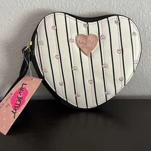 LUV & BETSEY BLACK & WHITE HEART COIN PURSE WRISTLET